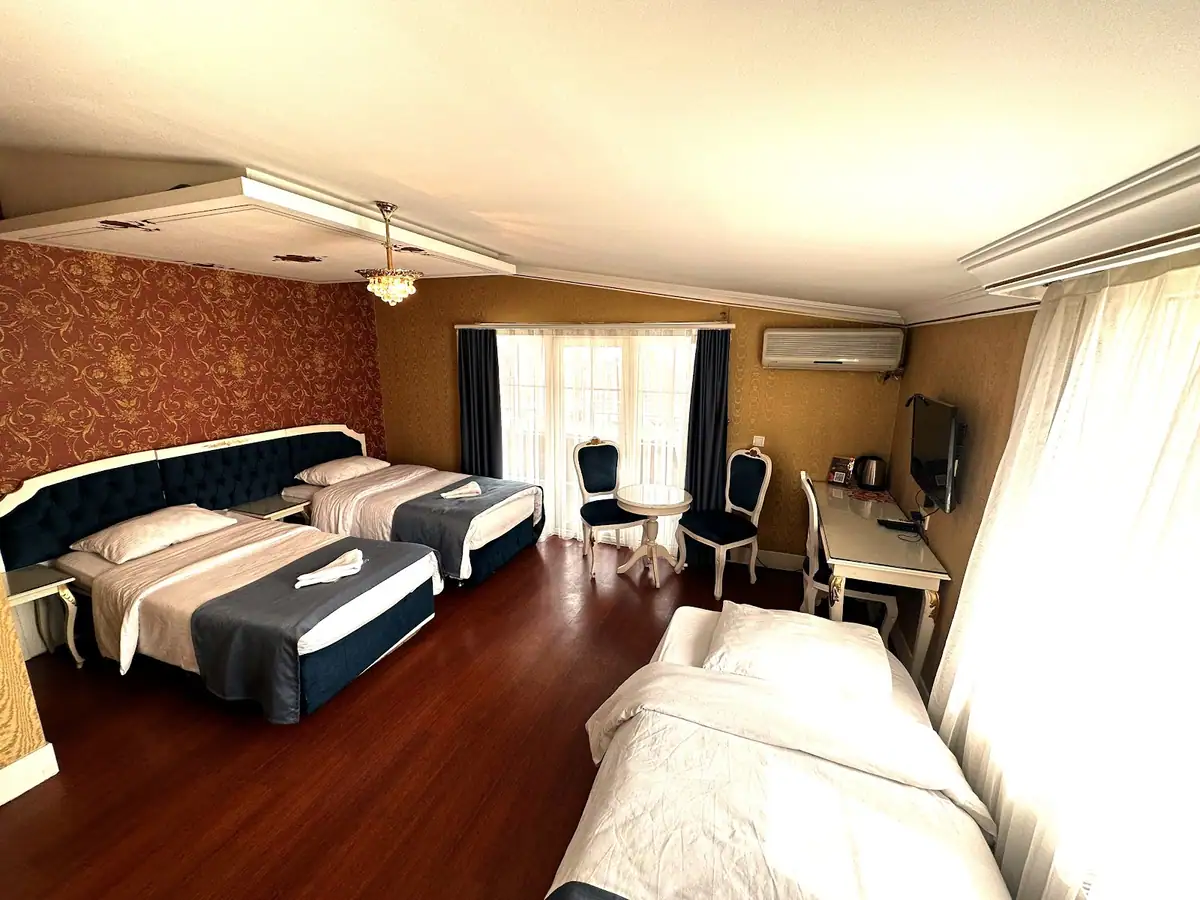 Alyon Hotel